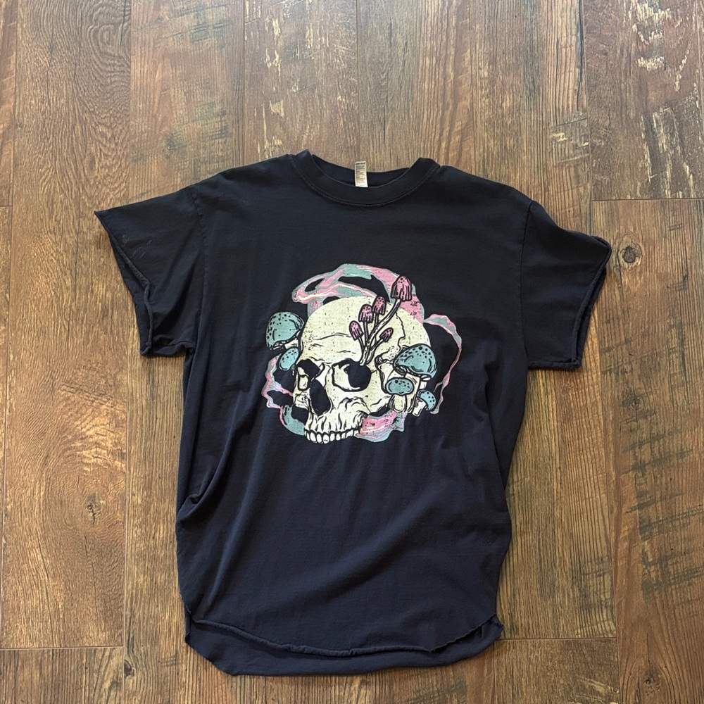 Black Graphic Skull Tee - Short Sleeve